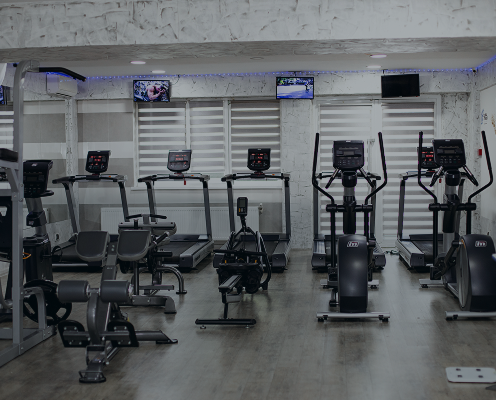 Зал для занятий каратэ и пилатесом в клубе Global Fitness, Чеканы