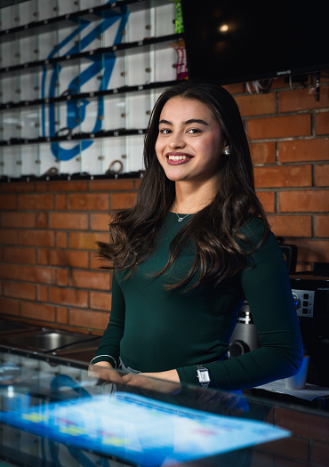 Даниела Арман — администратор